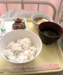初日の入院食はイカ|岐阜県K市医師会病院