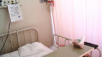 病室のベッド｜医師会病院